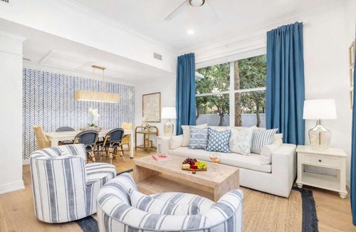 Palm Beach Apartment | Designer condo w oceanfront & walk to Worth Ave
