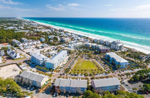 Gulf Place House | Designer Gulf Place Condo