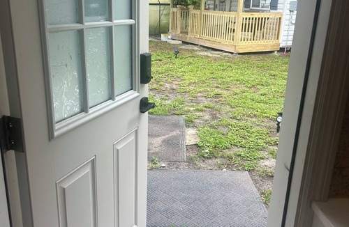 Deltona Lakes Apartment | Detached Room with AC in Suburbia.