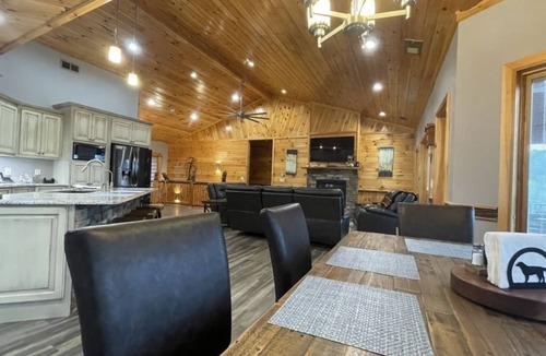 Tellico Plains House | Diamond Bear, TN Nature on 140 acres with a lake!