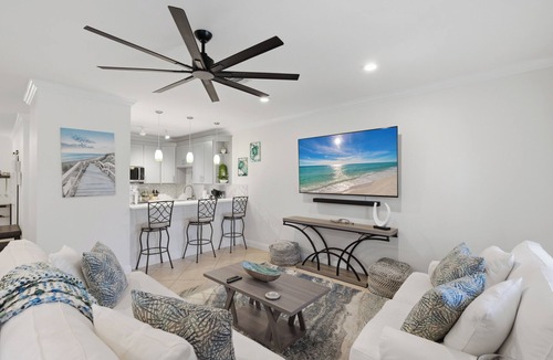 Gulf Place House | Dining and Shopping! Three Pools, Steps to Beach