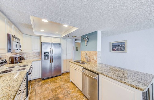 Redington Shores Condo | Direct Beachfront, Top Floor, Sleeps 10! Heated Pool 605