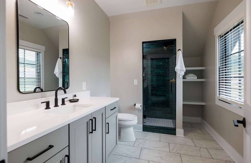 Waynesville Hotel | Direct Golf Course Access + Pool. Gym. Restaurant.