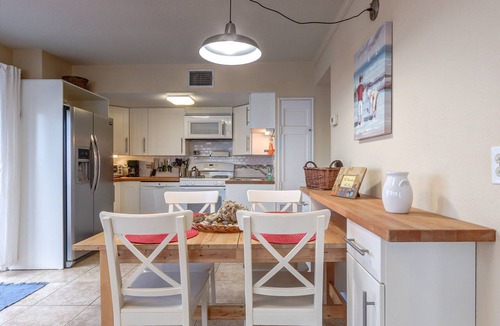 Boardwalk Apartment | DIRECT OCEAN FRONT Ground Floor 2bed/2bath Great for Families