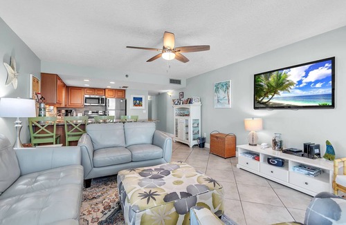 North Redington Beach Condo | ☀Directly on the Beach🌴Emerald Isle 304🐬Heated Pool🌞Watch Sunsets Nightly