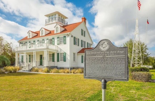 Jekyll Island House | Discover Jekyll Island from a Charming Retreat | Pool, Free Breakfast & Parking