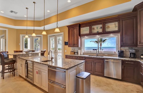 Islamorada House | Discover luxury in this 5-bedroom exquisite oceanfront pool home in beautiful Islamorada.