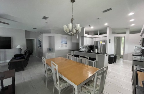 Sunset Lakes Villa | Disney Dream Stay—4BR Villa with Private Pool