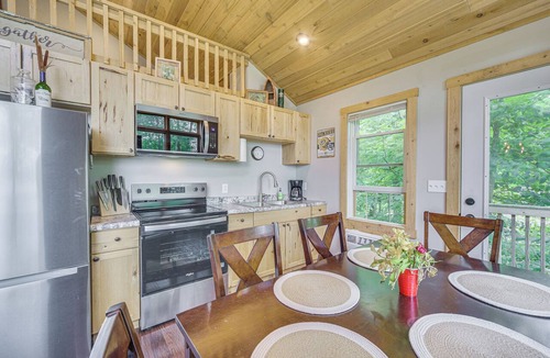 Almelund Cabin | Dock, Fire Pit, Games! Spirt Lake Family Retreat