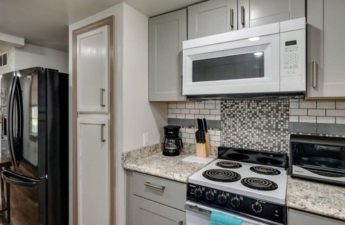 Savannah Apartment | Dock&Volleyball! Near Downtown- Orange Oasis