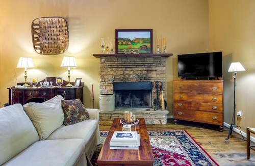 Dahlonega House | Dog-Friendly Dahlonega Home w/Private Fire Pit!
