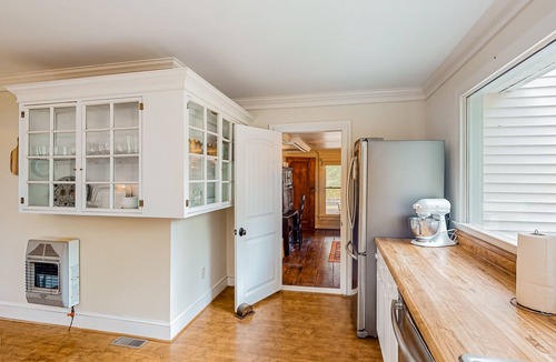Landrum House | Dog-friendly farmhouse with hot tub, outdoor areas, & 3 fireplaces