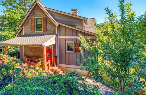 Cullowhee Cabin | Dog-friendly mountain home w/ central AC, EV chargers, fireplace, & washer/dryer
