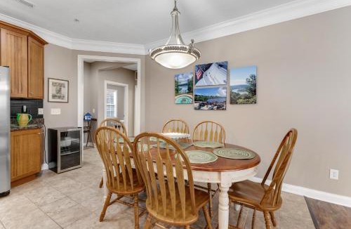 Andersonville House | Dog Welcome Condo Sleeps 6 Lake Views Dock Access
