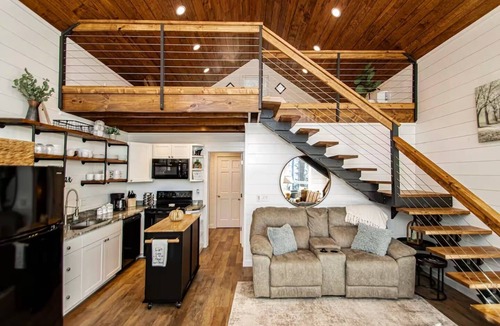 Newnata Cabin | Dogwood Den Treehouse Cabin in Shirley, AR at Greers Ferry Lake