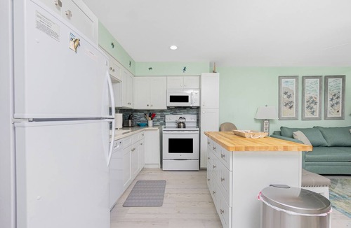 Englewood Condo | Dolphin 204 on Lemon Bay