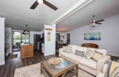 New Smyrna Beach Villa | Dolphin Cove Villas New Smyrna Beach Waterfront Floating Dock & Dog friendly