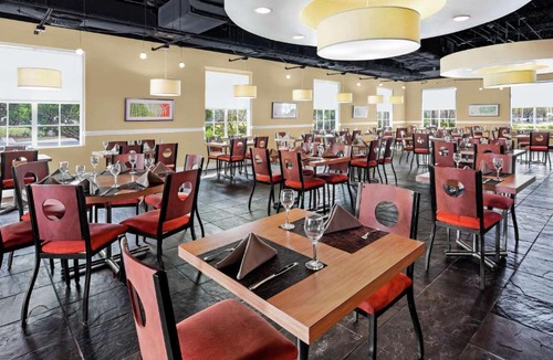 Sunrise Hotel | DoubleTree by Hilton Sunrise - Sawgrass Mills
