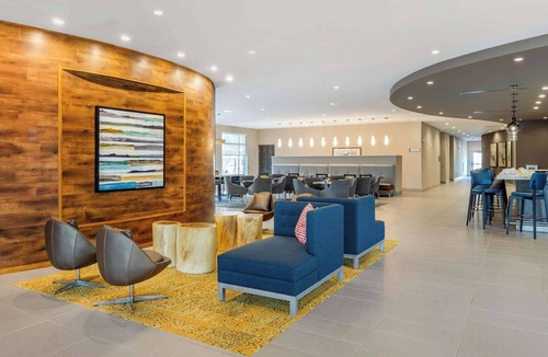 Summerville Hotel | DoubleTree by Hilton Summerville Nexton