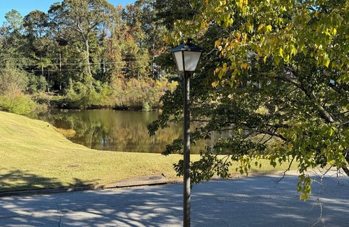Auburn Condo | Down to the Wire, Cozy 2-bedroom condo with WiFi and AC in welcoming Auburn