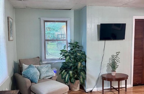 Bloomington House | Downtown 2 BR Cottage Close to IU