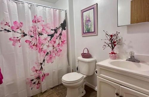 Bloomington House | Downtown 2 BR Cottage Close to IU