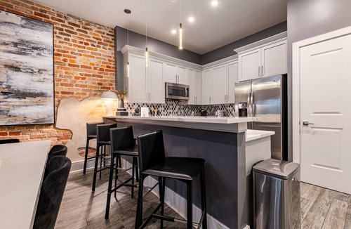 Central Business District Apartment | Downtown 4BR | Private Outdoor Patio | King Beds | The St. Louis
