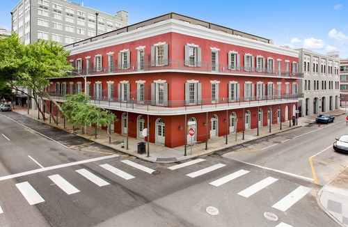Central Business District Apartment | Downtown 4BR | Private Outdoor Patio | King Beds | The St. Louis