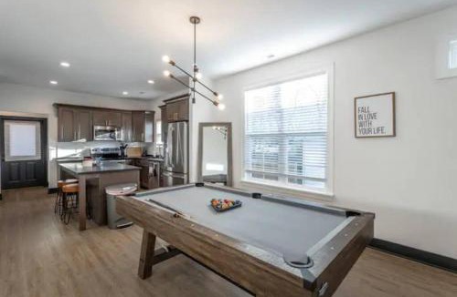 Chattanooga House | Downtown Chattanooga that Sleeps 8 with a Pool Table