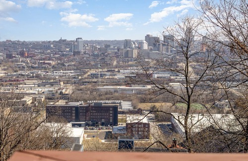 East Price Hill House | Downtown Cincinnati Views—Prime Location, A Few Minutes to Everything!