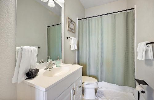 Eustis Apartment | Downtown Digs~King Bed~UPSTAIRS Apartment~Downtown Eustis