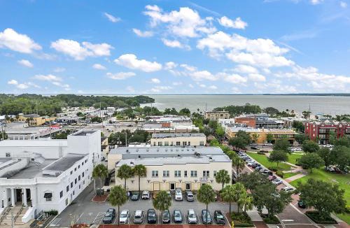 Eustis Apartment | Downtown Digs~King Bed~UPSTAIRS Apartment~Downtown Eustis