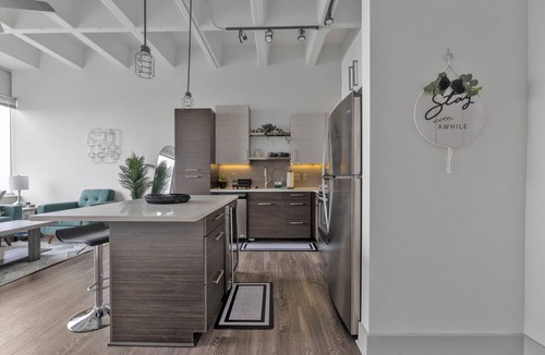 Peachtree Center Apartment | Downtown High-Rise w/City Views, Pool & Gym