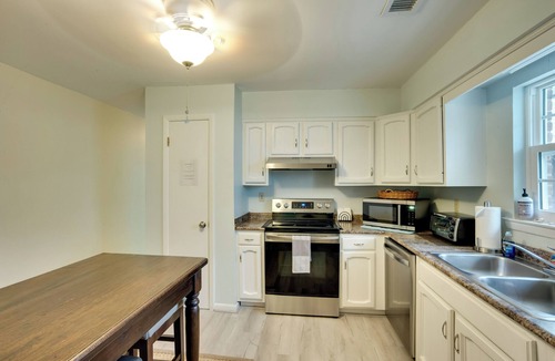 Beaufort House | Downtown Home w/Yard & BBQ - 6 Mi to Downtown!