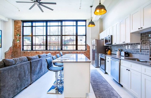 Old City Condo | Downtown Loft w/Parking, Fitness & Movie room