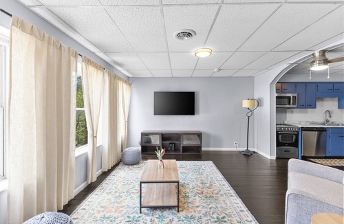 Delaware Apartment | Downtown Luxury Flat OWU Campus Pet Friendly