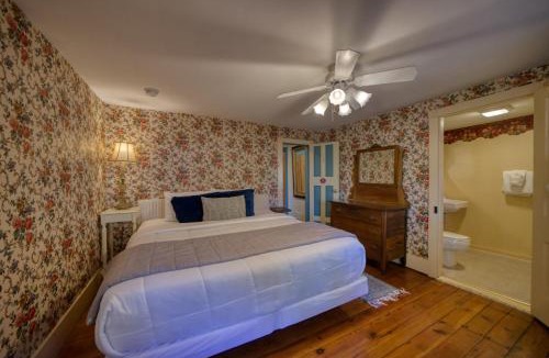 Eureka Springs Historic District House | Downtown Primrose Piedmont House