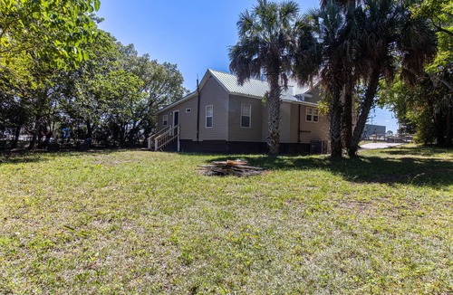 Lake City House | Downtown three bedroom house with game room and outside lounge area.
