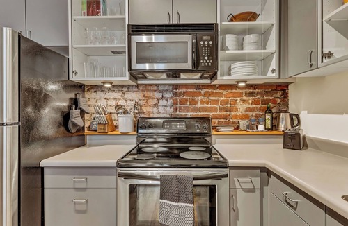 Old City Apartment | Downtown Zen Den, Comfort and convenience in downtown Knoxville