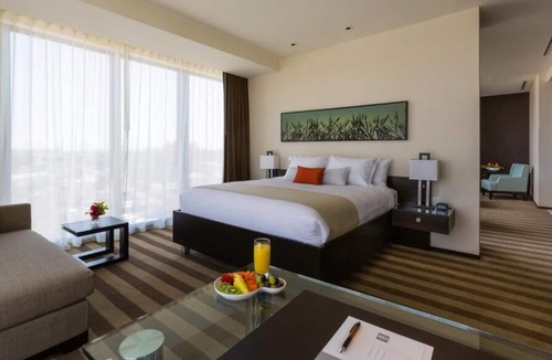 Seybold Hotel | Dream Family Vacation! 3 Spacious Rooms, On-site Pool, Close to Downtown Miami!