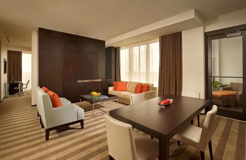 Seybold Hotel | Dream Family Vacation! 3 Spacious Rooms, On-site Pool, Close to Downtown Miami!