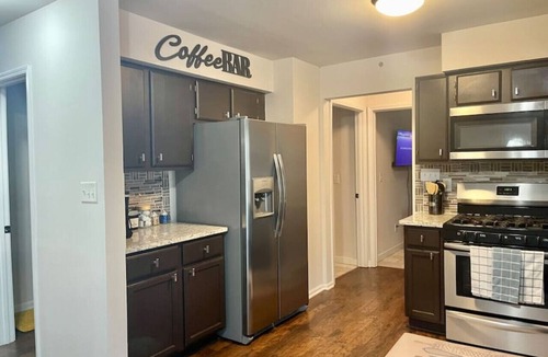 Snellville House | Dream Getaway Home in Snellville, Front Yard, Deck and Smart TVs in Every Room!