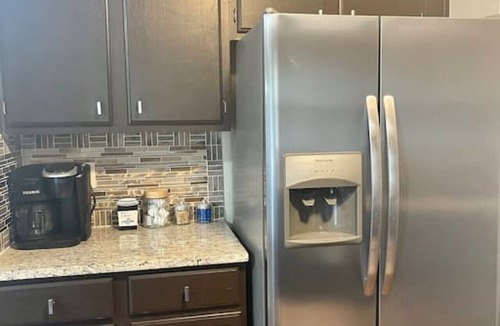 Snellville House | Dream Getaway Home in Snellville, Front Yard, Deck and Smart TVs in Every Room!