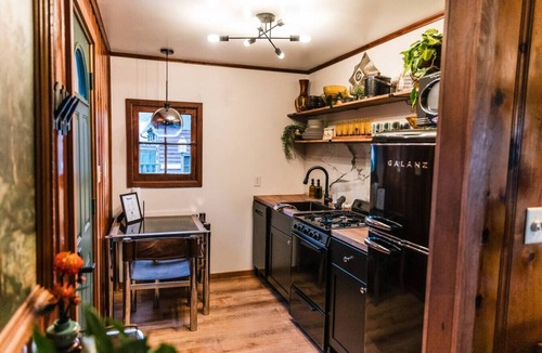 Bellevue Cabin | Dream Maker Log Cabin|Sauna + Hot Tub + Pickleball