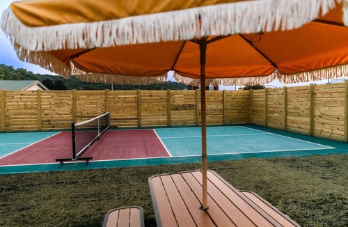 Bellevue Cabin | Dream Maker Log Cabin|Sauna + Hot Tub + Pickleball