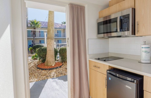 Savannah Beach Hotel | Dunes Inn & Suites