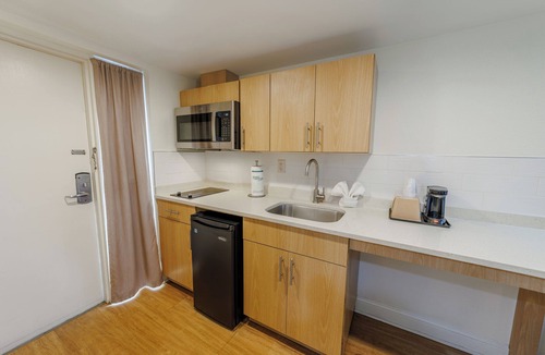 Savannah Beach Hotel | Dunes Inn & Suites