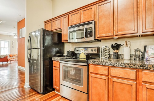 Metropolitan Apartment | Duplex by Forsyth Park - 2 King Beds - Patio & Balcony