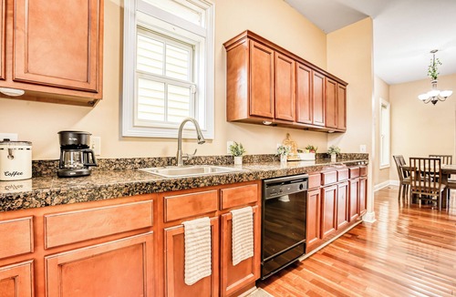 Metropolitan Apartment | Duplex by Forsyth Park - 2 King Beds - Patio & Balcony