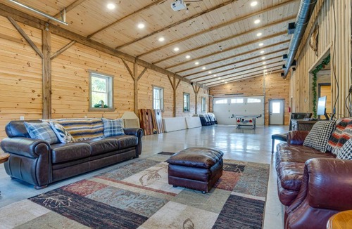 Huron House | 'Eagle Crest Lodge' - Large Group Getaway!